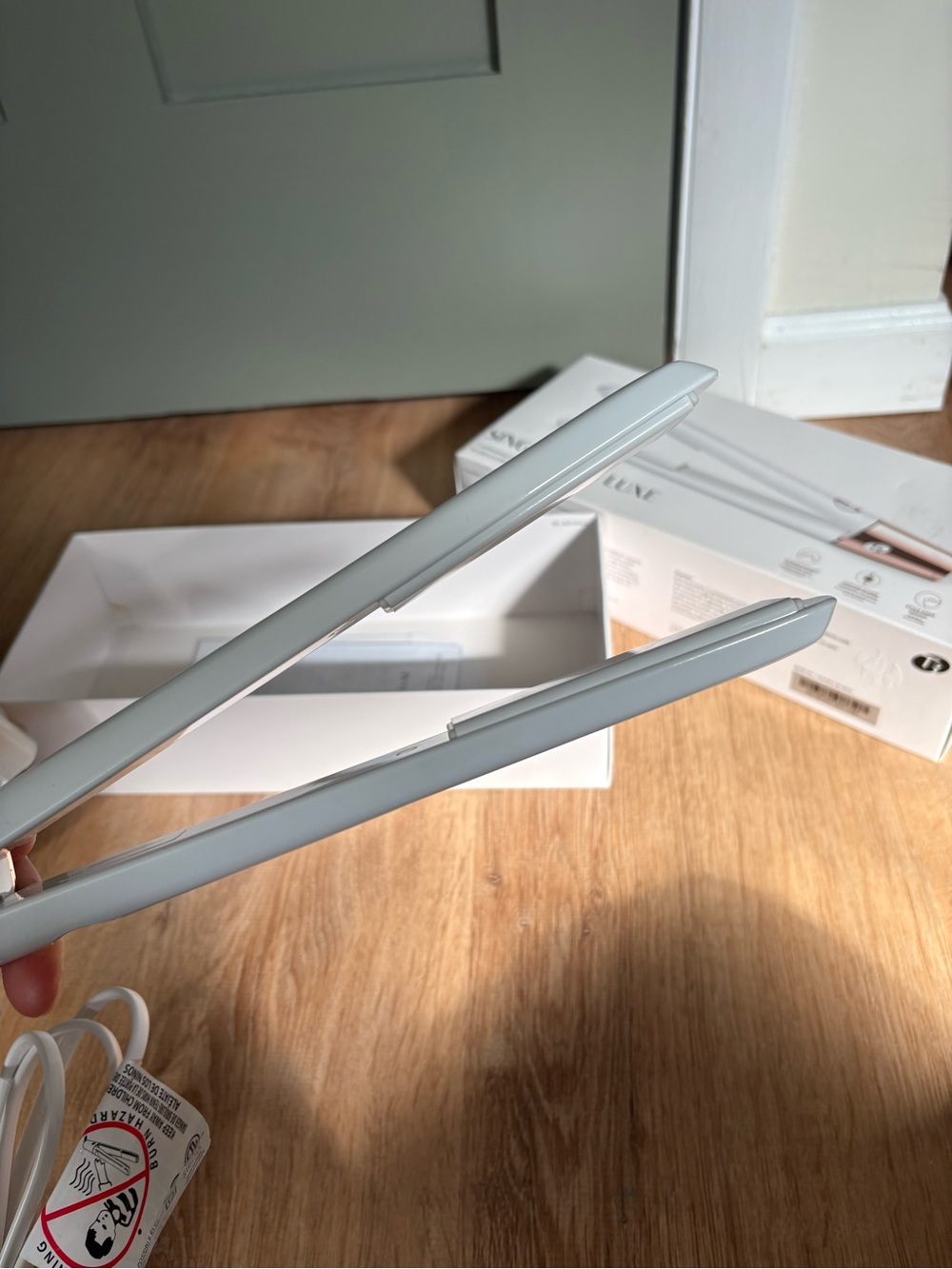 T3 Single Pass Luxe 1” Professional Hair Straightener and Styling Iron - Picture 5 of 5